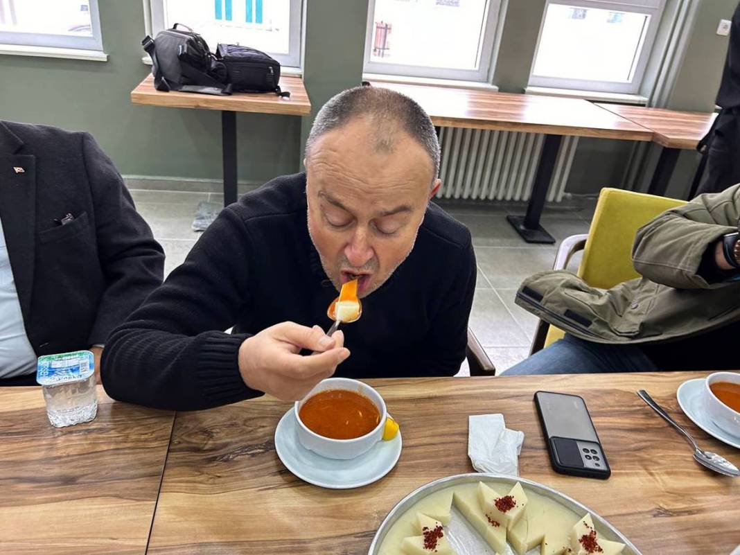 Yutulan çorba olur mu? Evet, Türkiye'de olur! Bu yöresel çorbayı ilk kez görenler şaşıp kalıyor 16